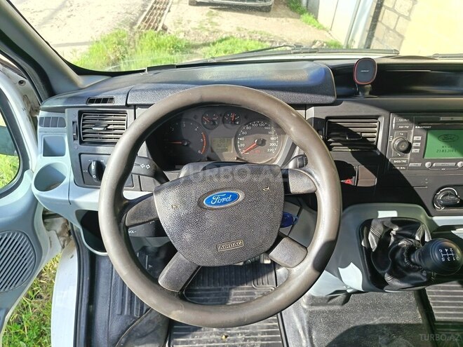 Ford Transit-3