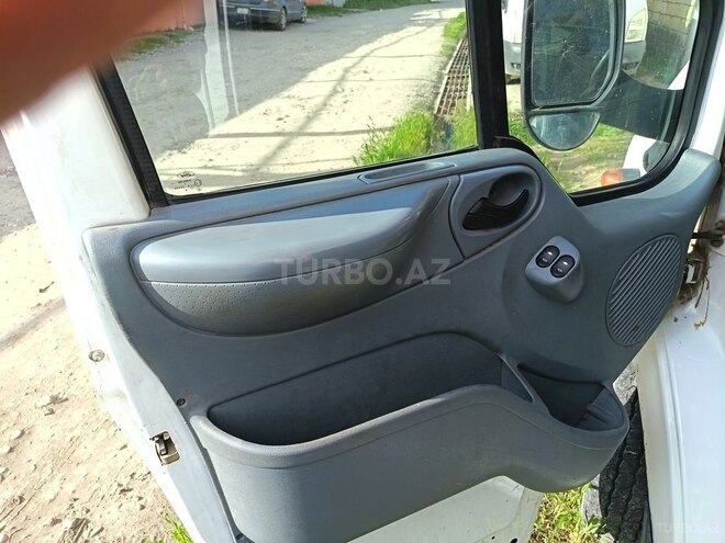 Ford Transit-6