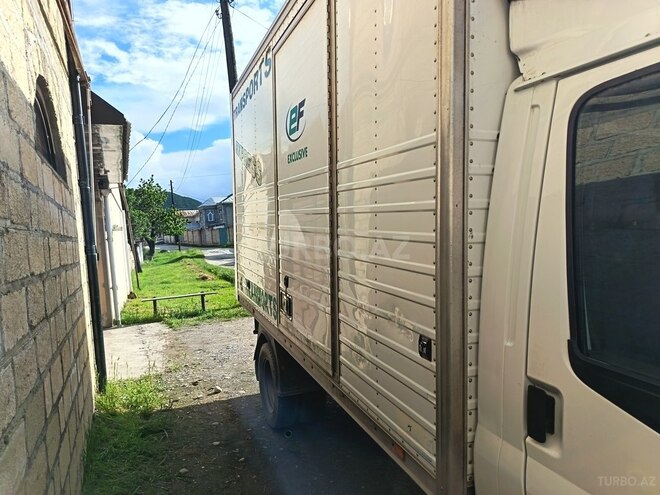 Ford Transit-11