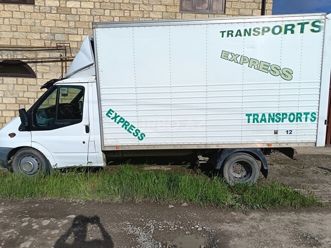 Ford Transit-16