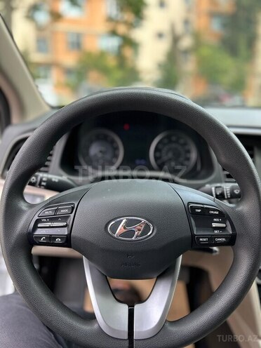 Hyundai Elantra-5