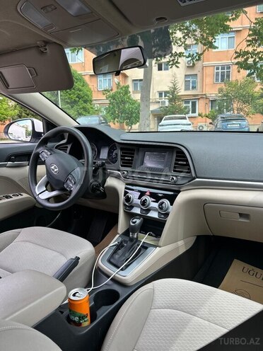 Hyundai Elantra-6