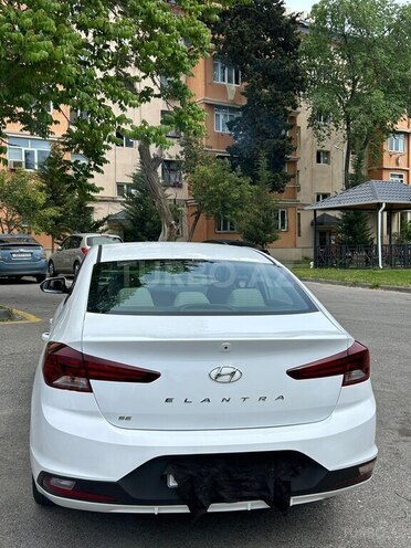 Hyundai Elantra-3