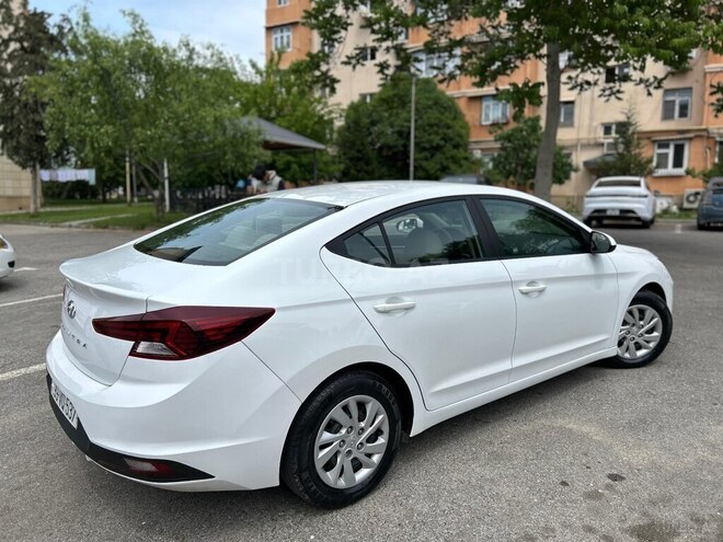 Hyundai Elantra-4
