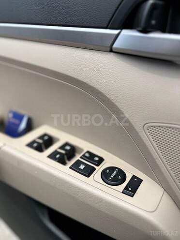 Hyundai Elantra-10