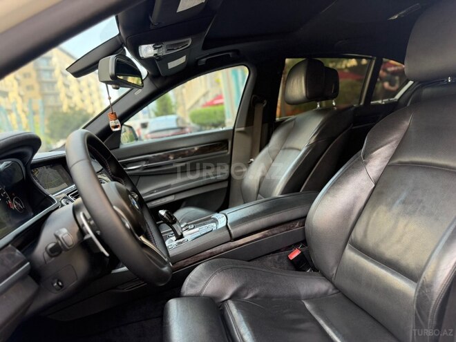 BMW 740-19