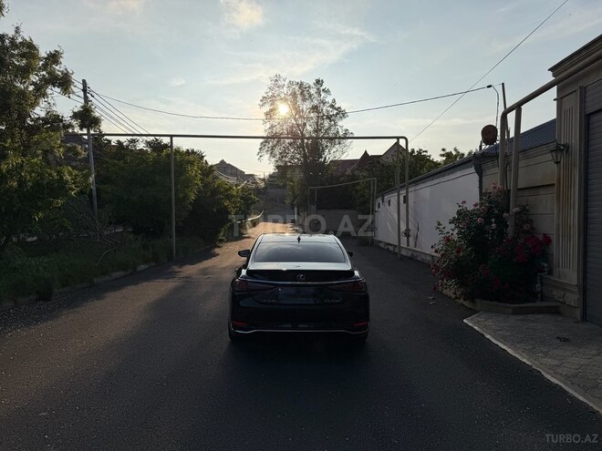 Lexus ES 300h-8