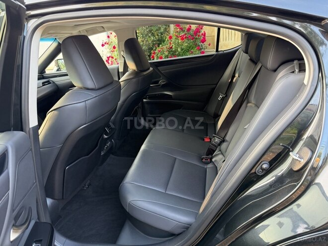 Lexus ES 300h-10