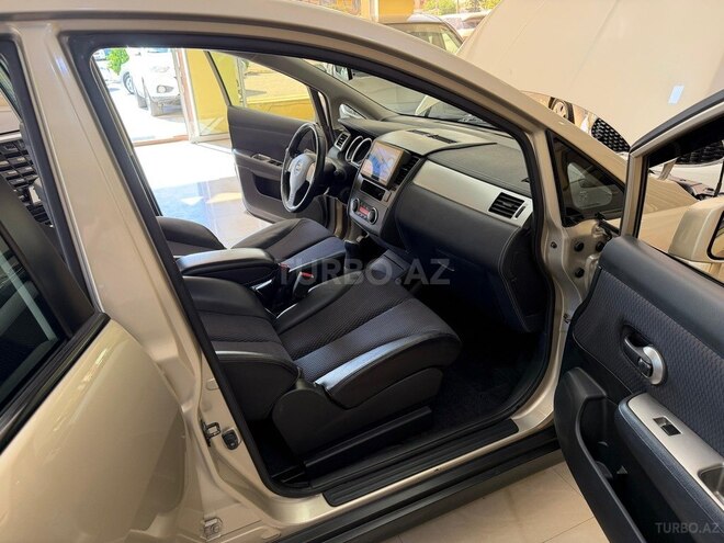 Nissan Tiida-14