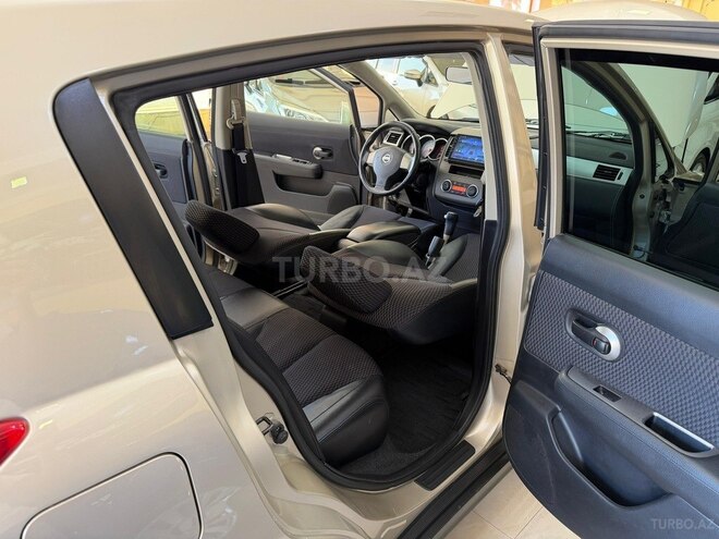 Nissan Tiida-11