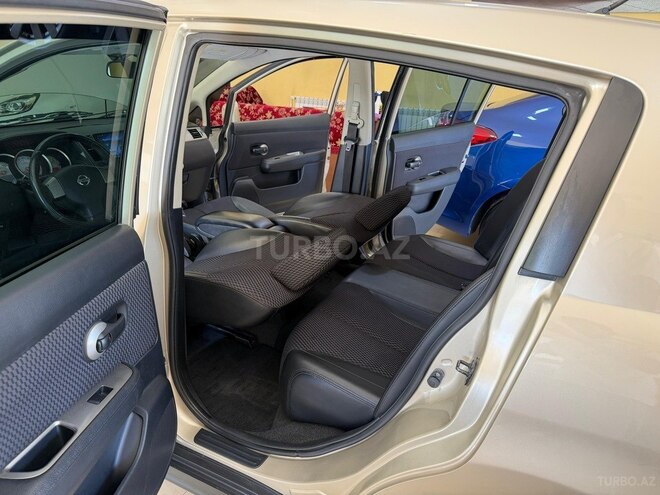Nissan Tiida-13