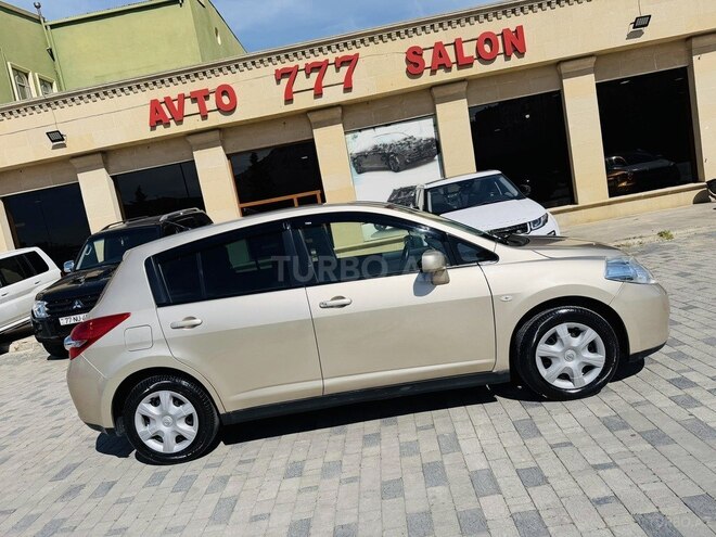 Nissan Tiida-4