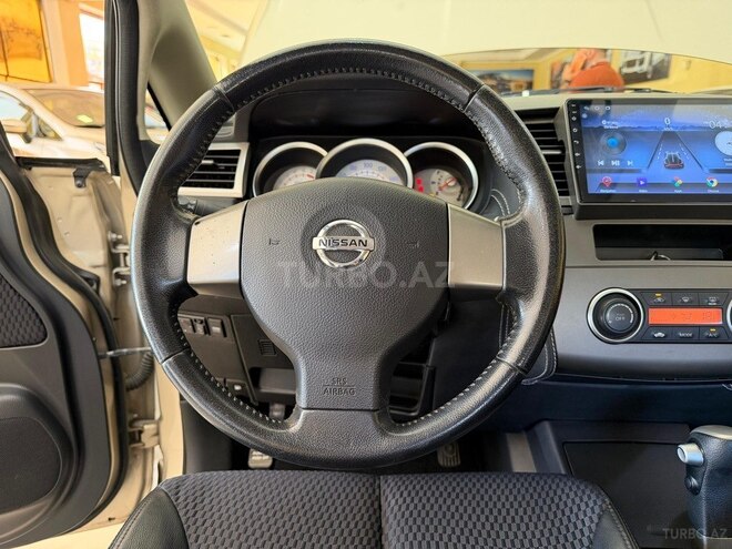 Nissan Tiida-10