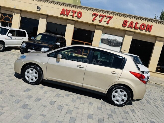 Nissan Tiida-5