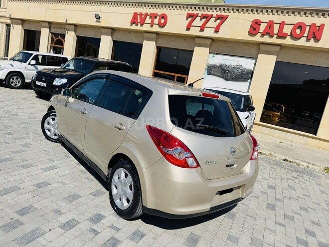 Nissan Tiida-8