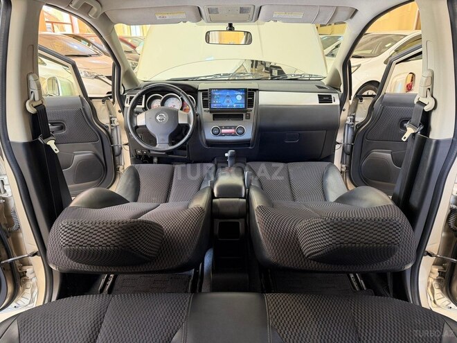 Nissan Tiida-12