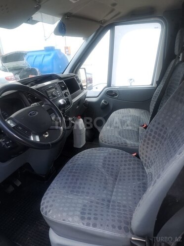 Ford Transit-8