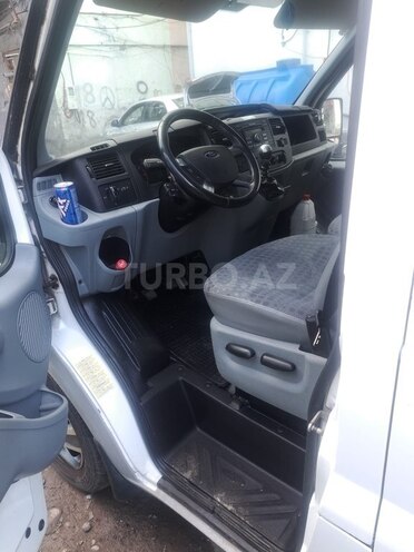 Ford Transit-9