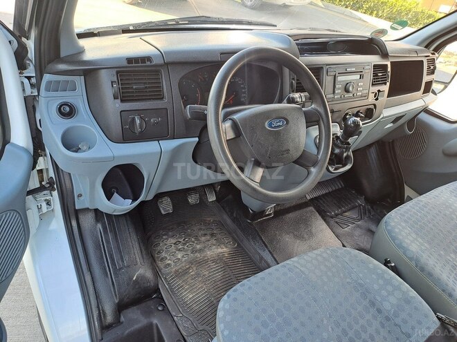 Ford Transit-3