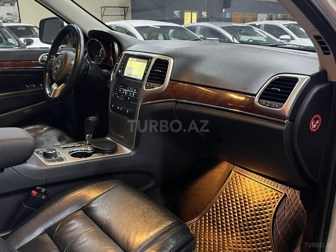 Jeep Grand Cherokee-12