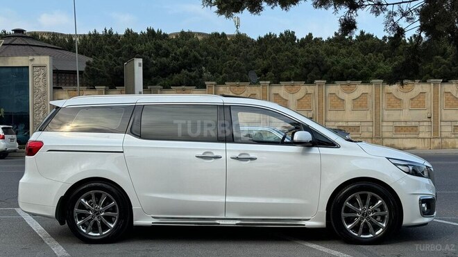 Kia Carnival-5