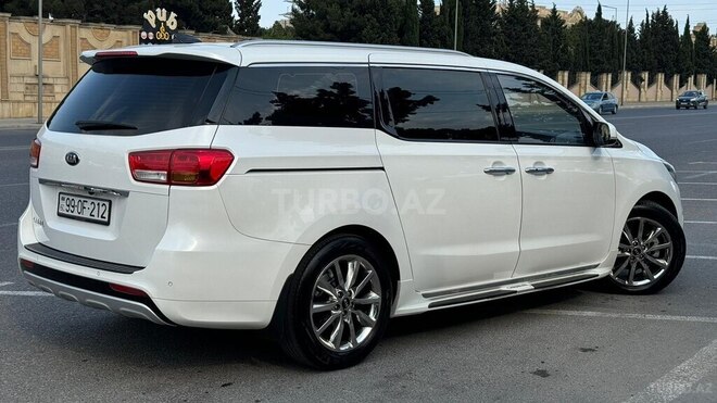 Kia Carnival-4