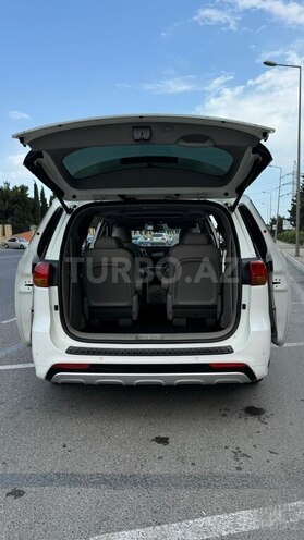 Kia Carnival-11