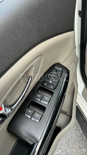Kia Carnival-16