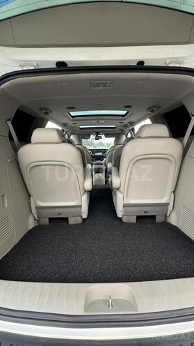 Kia Carnival-10
