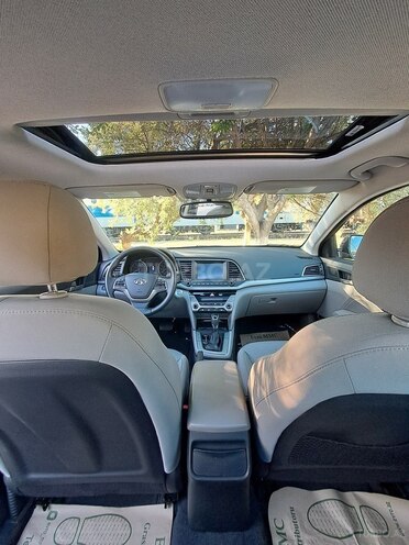 Hyundai Elantra-10
