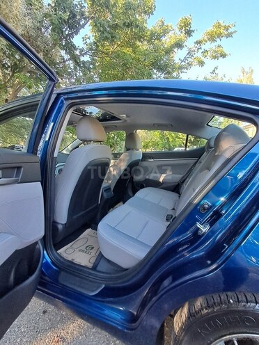 Hyundai Elantra-11