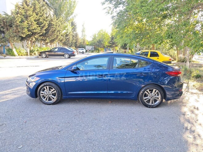 Hyundai Elantra-3