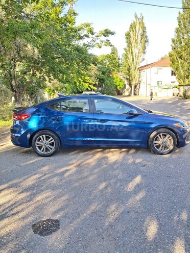 Hyundai Elantra-4