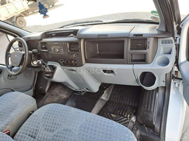 Ford Transit-18
