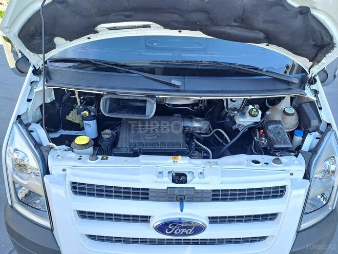 Ford Transit-16