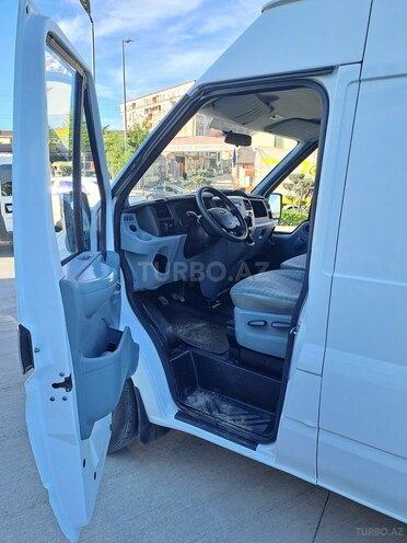 Ford Transit-15