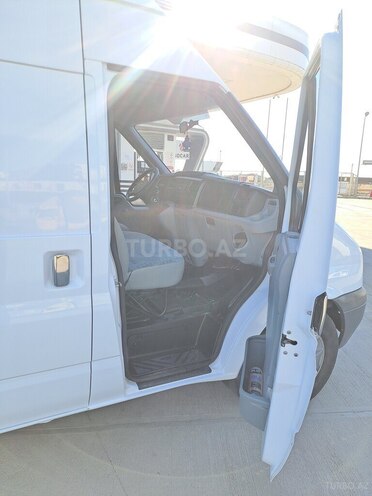 Ford Transit-19