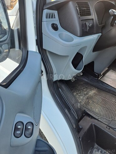 Ford Transit-13