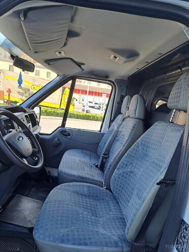 Ford Transit-11