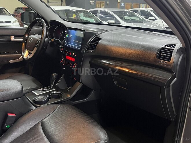 Kia Sorento-16