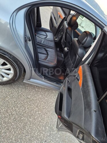 Mercedes E 220-11