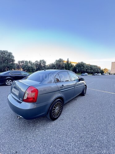 Hyundai Accent-2