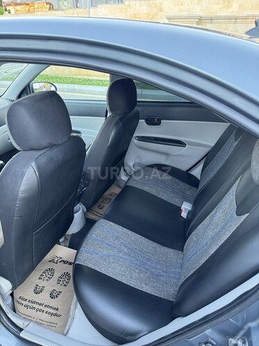 Hyundai Accent-6