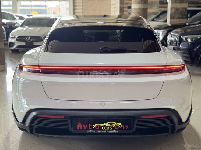Porsche Taycan 4S Cross Turismo-9
