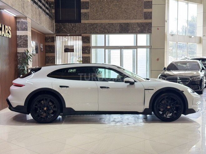 Porsche Taycan 4S Cross Turismo-7