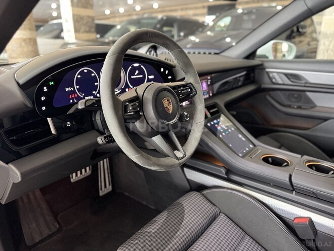 Porsche Taycan 4S Cross Turismo-11