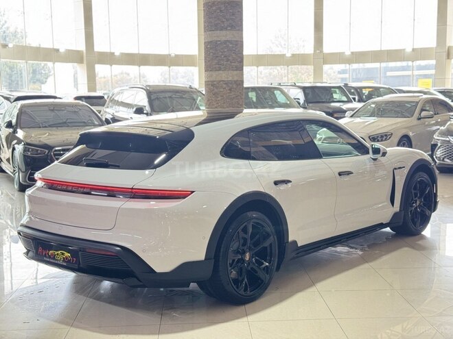 Porsche Taycan 4S Cross Turismo-8