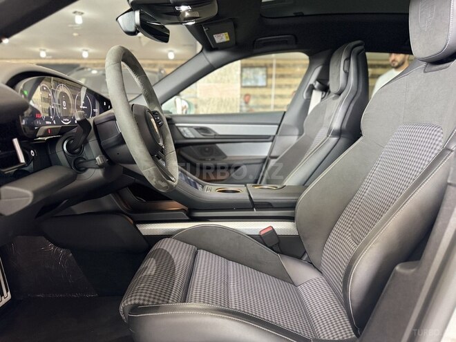 Porsche Taycan 4S Cross Turismo-12