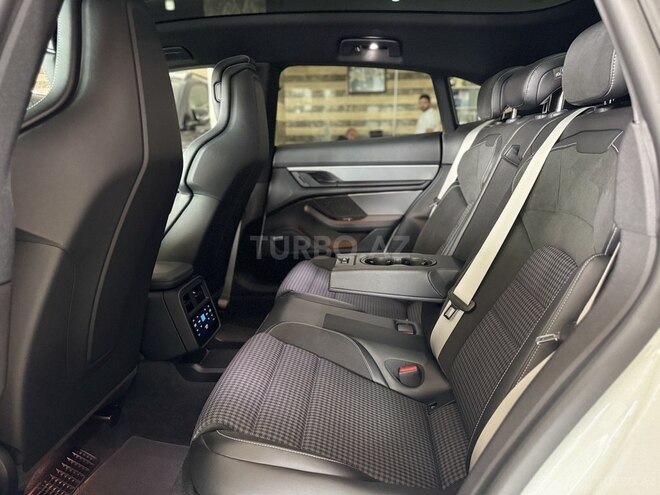 Porsche Taycan 4S Cross Turismo-13