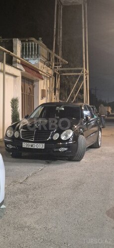 Mercedes E 220-21